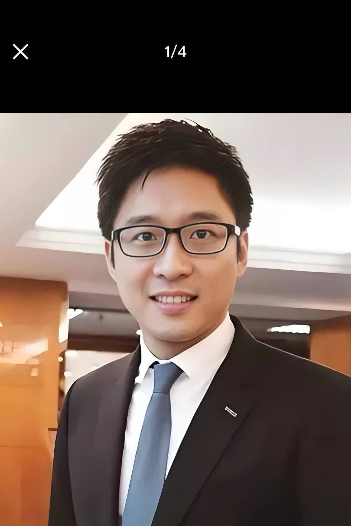 霍启山错过了章子怡，与何超莲也没能走到一起，如今这个帅气的黄金单身汉，却只能眼巴