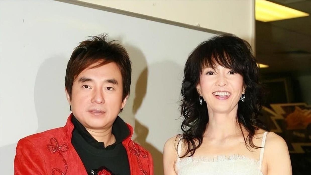 吕方与郑裕玲分手14年后，一个婚姻美满，一个除了财富一无所有