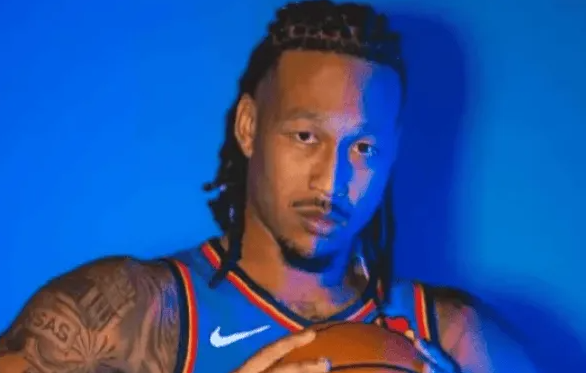 NBA季前赛，雷霆89-106不敌独行侠。赛后，雷霆主帅戴格诺特接受了采访，谈到