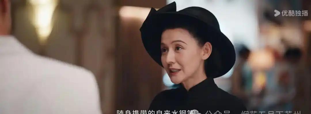 继续追剧《灼灼韶华》。
自从韶华被纱厂开除之后，她就到处应聘找工作。尽管她识字，