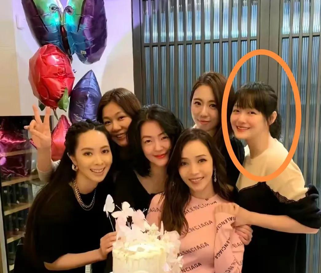 好多人说真正的美女就是不留刘海都是很漂亮的，但我发现好多了女星留着刘海反而不怎么