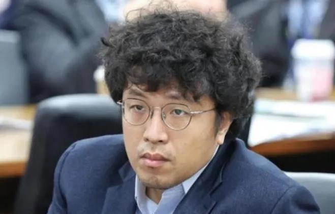 “台独顽固分子”沈伯洋家族企业兆亿被制裁后，沈伯洋发声:
    自从自己这个“