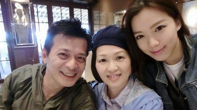 64岁香港知名男星疑有新恋情！