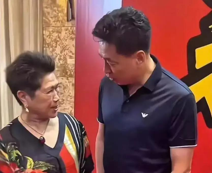 CBA休赛期热点多，且听我一一道来。
34岁的方硕总决赛表现不佳，可他还想再战，