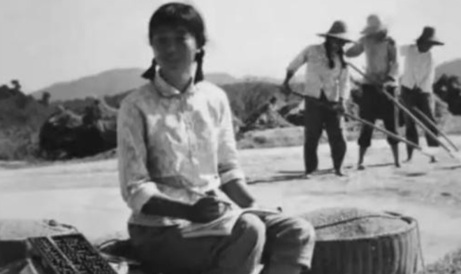 1974年，21岁女知青夜间独自去厕所时神秘失踪。连队把整座山翻了个遍，却仍然找