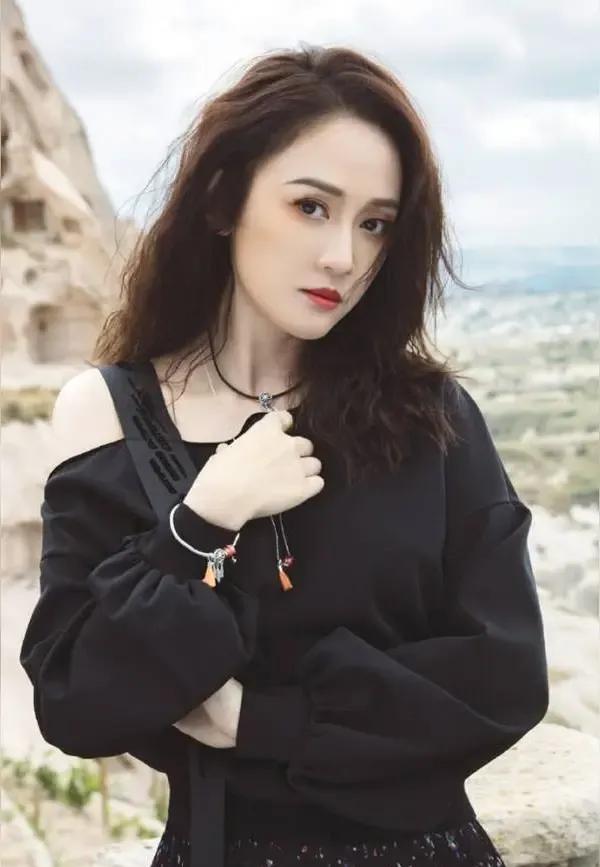 发现台剧里的女主年轻的时候没有觉得很漂亮，但是褪去婴儿肥后，现在年纪大了，都状态