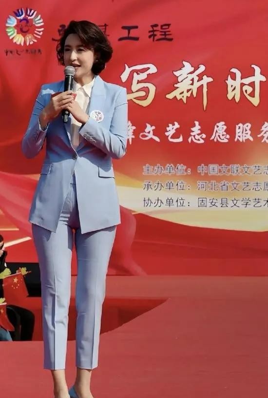 张蕾一家三口近况





嫁入豪门，飞上枝头变凤凰，是多少女孩的梦想？央视前主