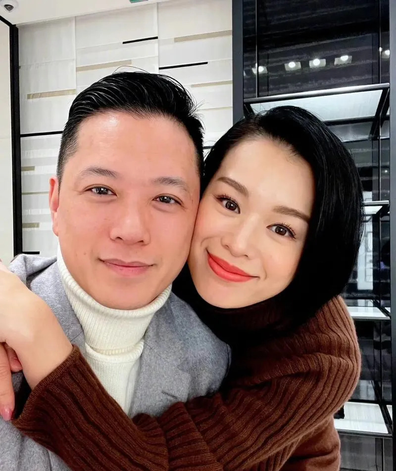 胡杏儿老公回应拥抱事件











啥？胡杏儿老公竟然因为拥抱被质疑？