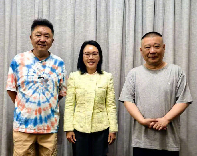 德云社坦桑尼亚专场结束，郭德纲发文，晒出了一组九宫格照片。
文案中，郭德纲提了两