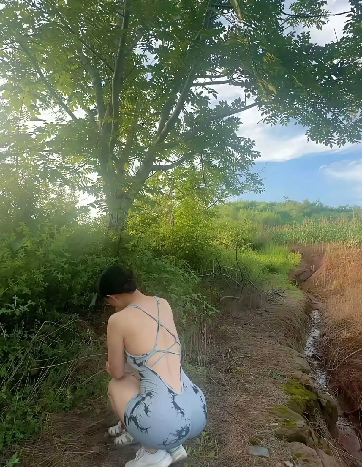 穿成这样去爬山，分分钟被蚊子咬十几个大包。