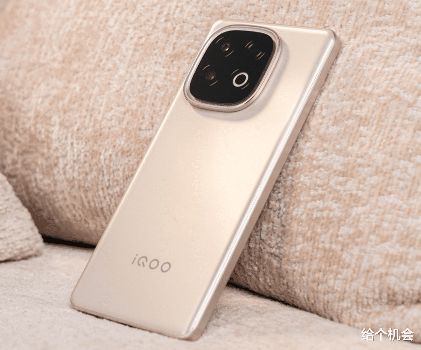 7620mAh+144Hz+190万，iqoo“续航王”再降