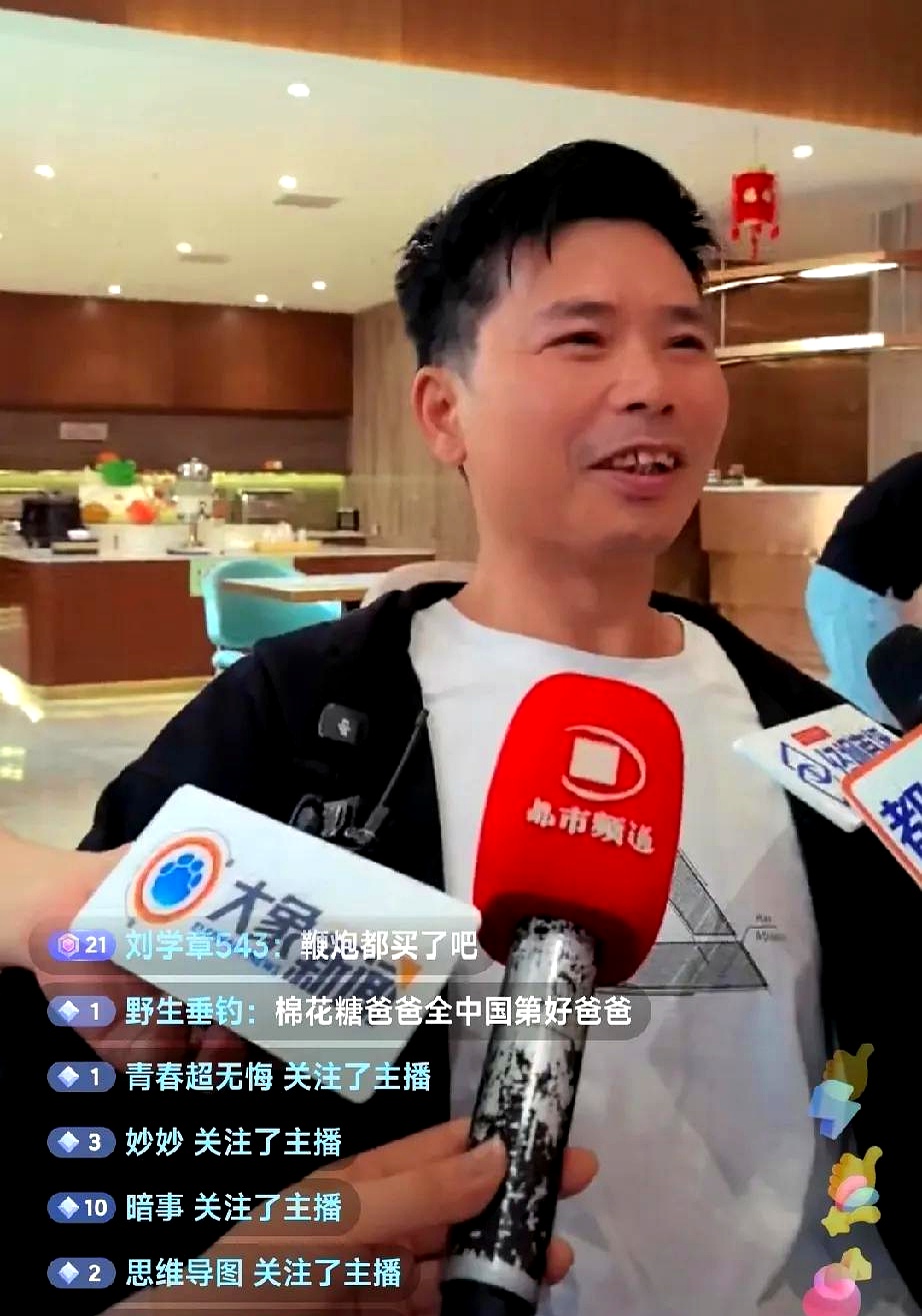 志愿者比亲妈还亲？

陈杨梅，这个名字最近可是火了。不是因为她是什么明星，而