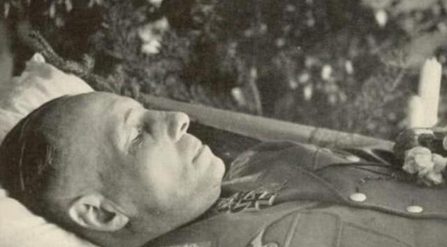 ☆1944年，隆美尔将军当时的他因为被希特勒所猜忌服毒自尽
说起隆美尔，真是个不