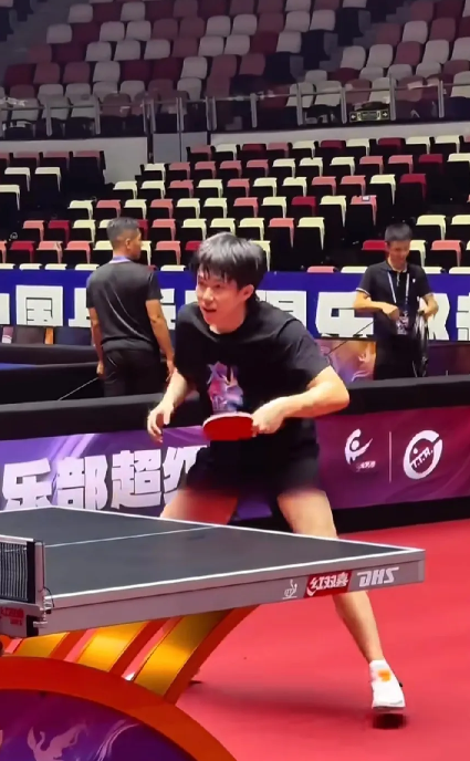 众神归位！乒超联赛第二阶段即将开始，国乒众将已抵达厦门训练备战！

还是我们国内