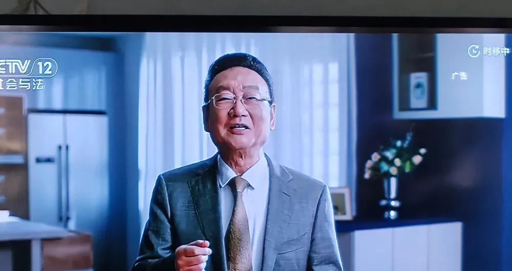 蒋大为都多大年纪了还这么拼命地挣钱！
电视上的这个眼镜广告，感觉多少年了，一直持