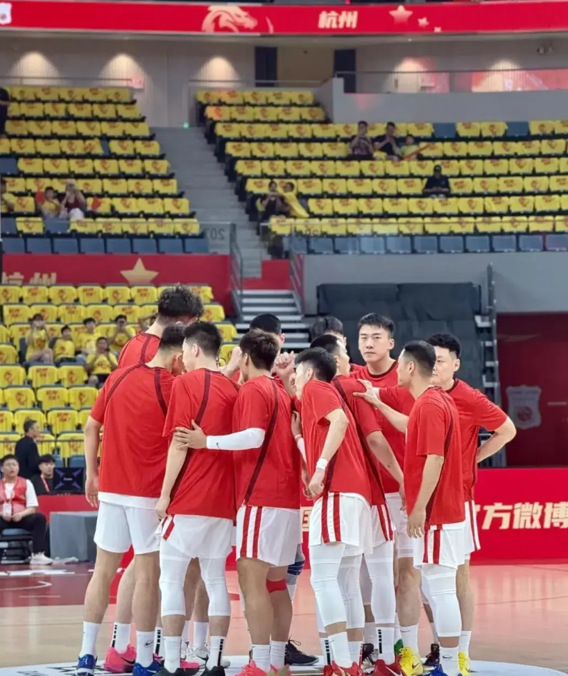徐昕出乎意料，余嘉豪留洋，CBA掀起留洋潮，三位球员加盟海外  
1.杨瀚森，N