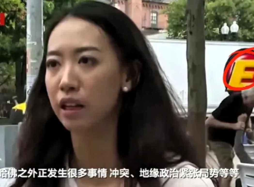 刷到“哈佛女孩”视频！
我的第一反应并非视频内容，而是她身上浓烈的“美式气息”扑