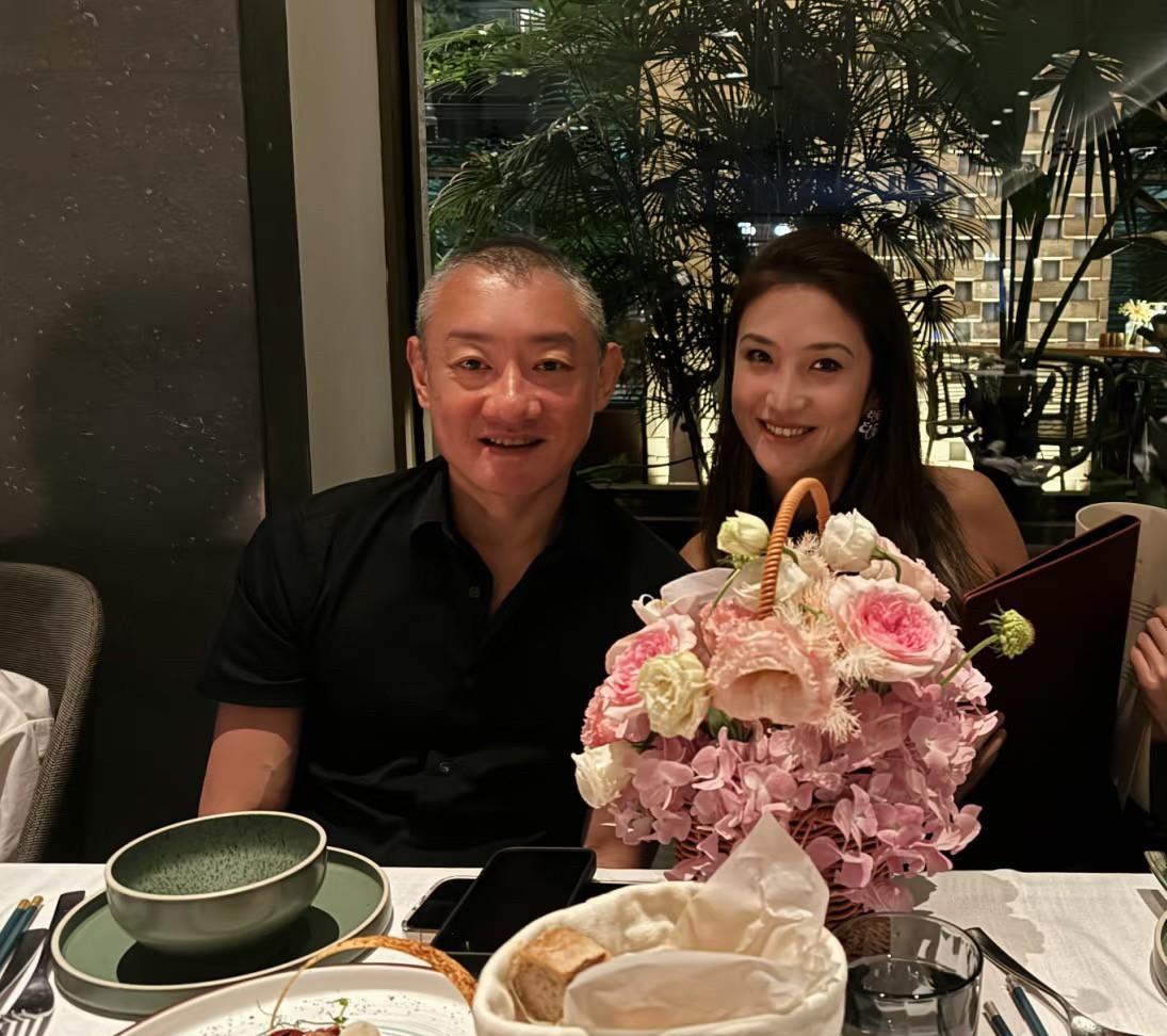 和汪小菲号称“京城四少”的汪雨名草有主了，终于结婚了！
女方是小他十八岁的时尚博