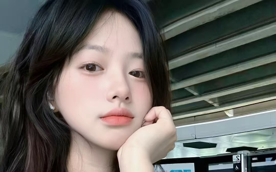 女儿重病，妻子却把最后一针试剂给了男实习生的猫，女儿病死后她却悔疯了