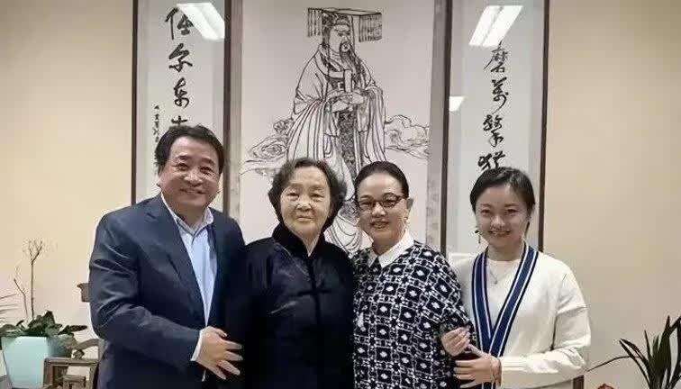 传统观念里，中国人对家族延续有着深深的期望