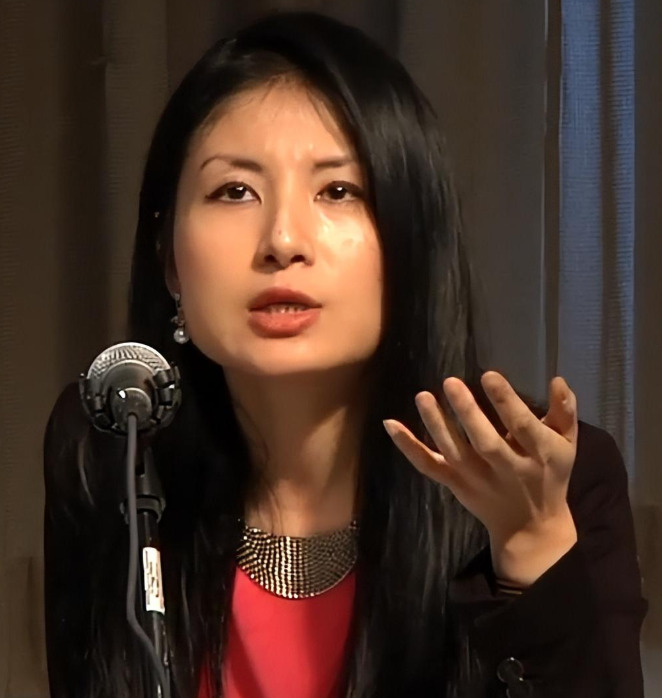 美国记者大哭 向中国求助











她的母亲在美国医院，呼吸机被拔掉