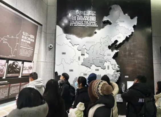    731部队臭名昭著，简直是人类历史的黑暗深渊。1932年石井四郎建立“加茂
