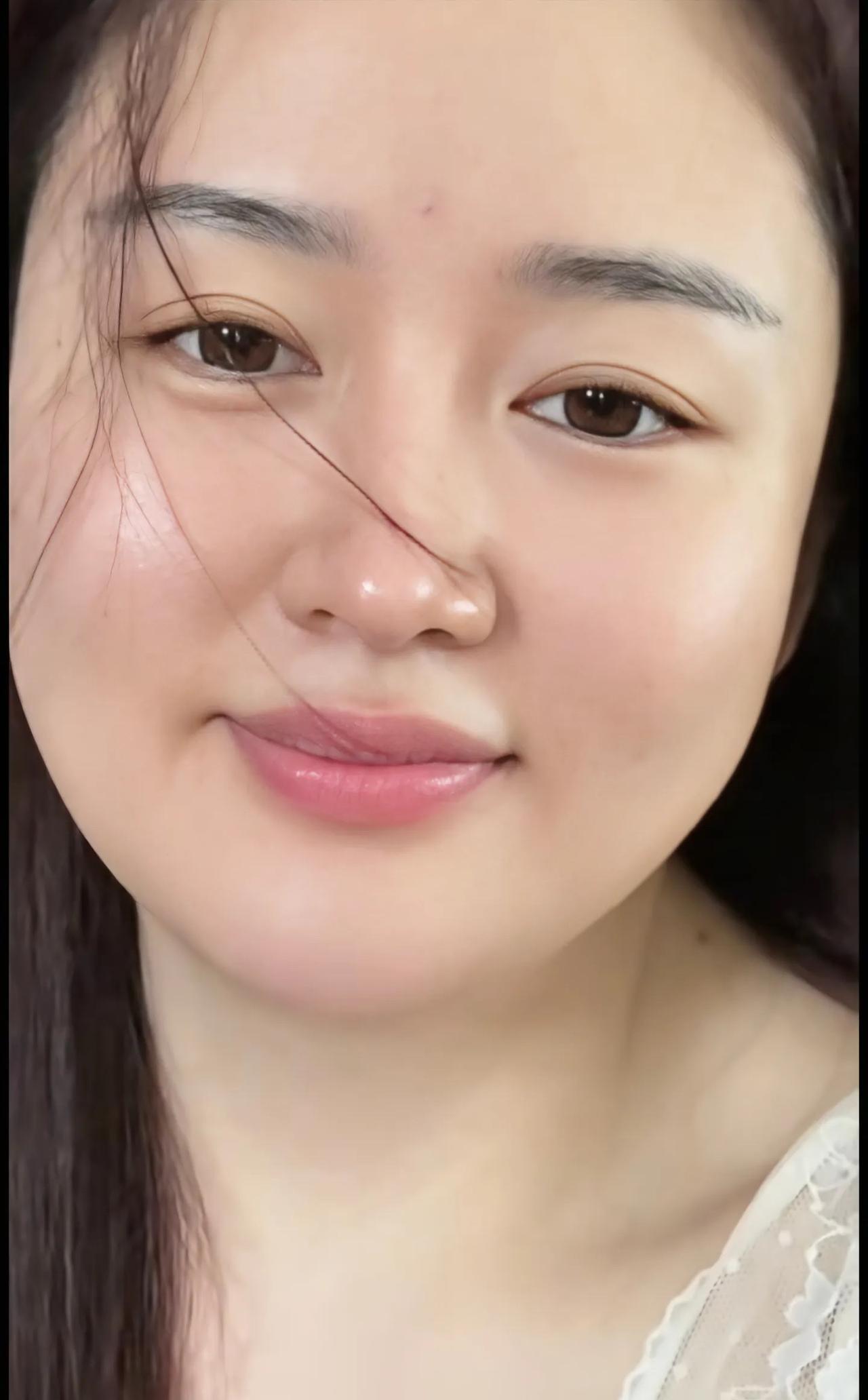 绝句·无奈
暑天蒸四野，热浪锁人行。
汗落添无奈，清风未有声。