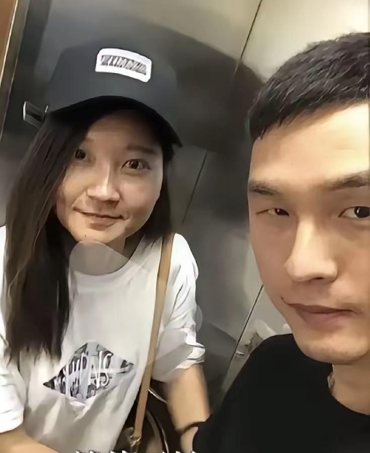 说句残忍的话，王暖暖不是活该吗？婚后还养着渣男的前妻，也是没谁了。
她眼睛白长了
