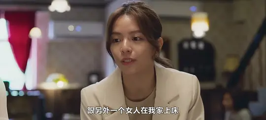    《人浮于爱》有趣，近期最佳。女主傍着大款夜晚跑步遇到喂猫的心理医生脱下外套