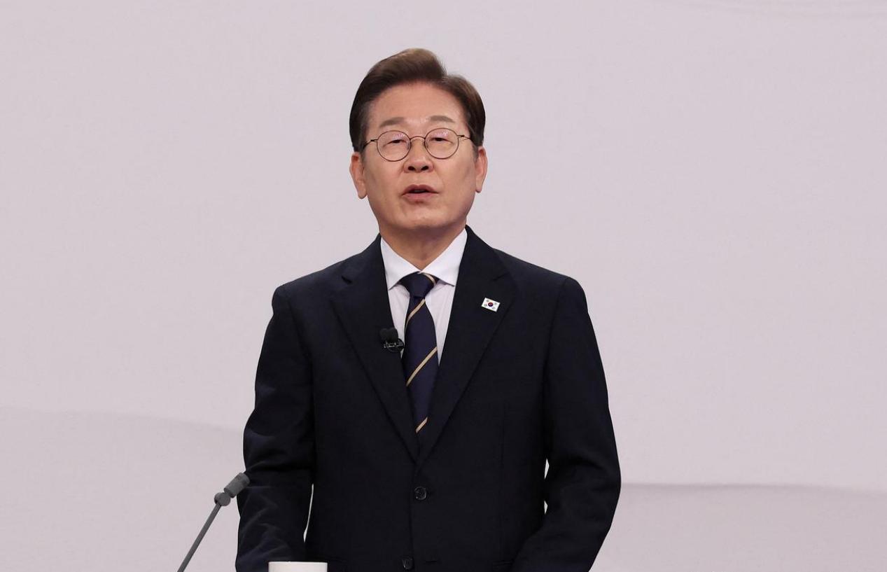韩国总统选举辩论，却扯上中国台海，李在明表态亮了。



最近韩国政坛挺热闹，尹