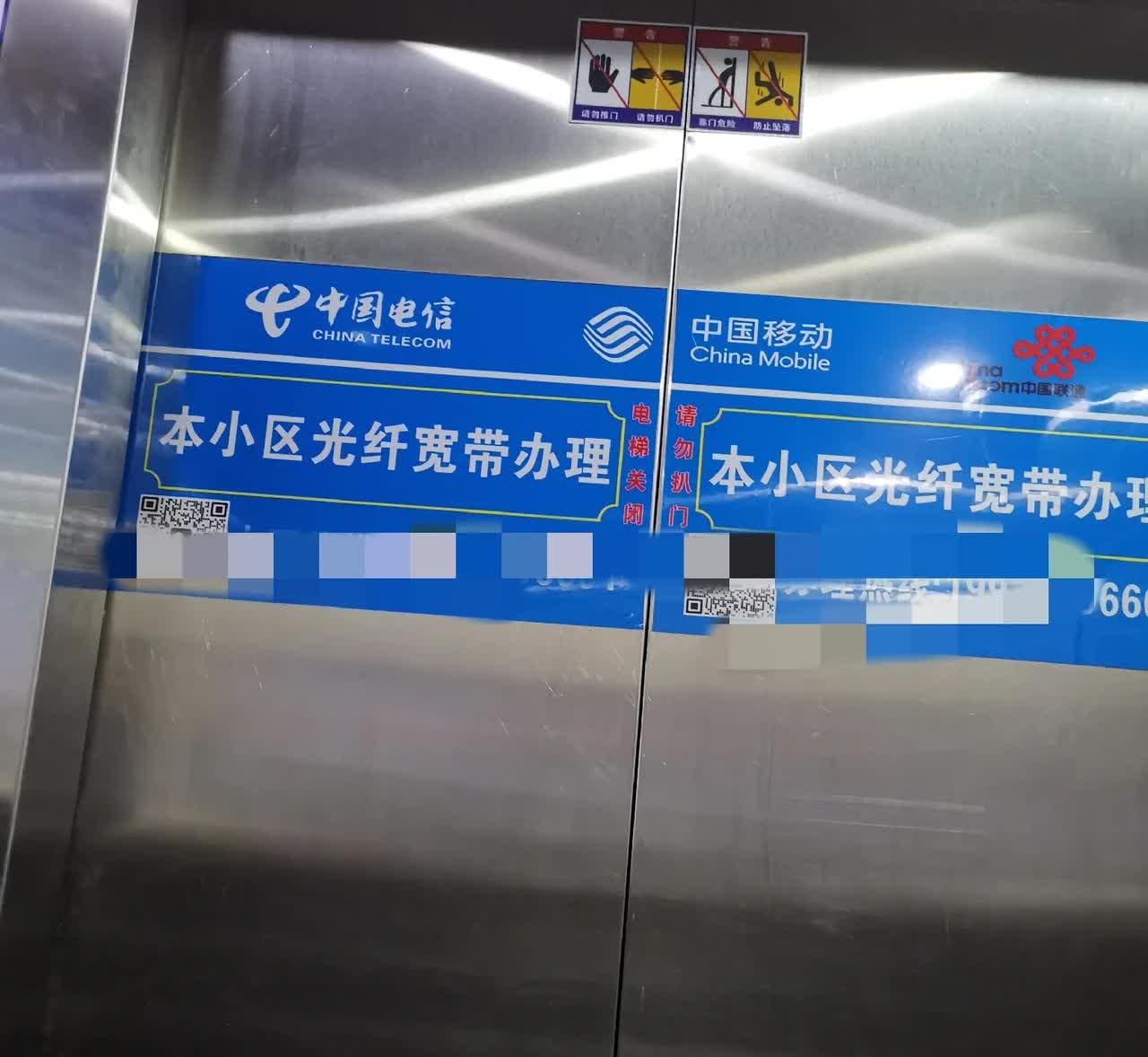 小孩不打不长记性！该出手时就出手！
早上坐电梯上班，下行过程中上来一对母子，小