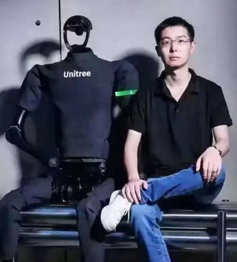 王兴兴终于能松口气了。
他不再需要向谁证明宇树的价值。
机器人推开家门的那一刻，