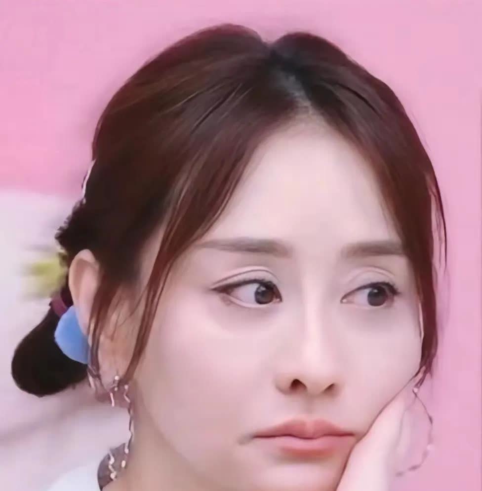 我发现陈德容不是公主病，
她不是故意要偷懒，也不是故意不配合队友，
她之所以