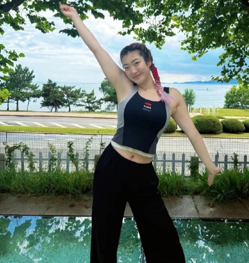谁说李梦和张隆不恩爱，张隆36岁生日，李梦把爱写在了手上。
虽然大大咧咧的李梦有