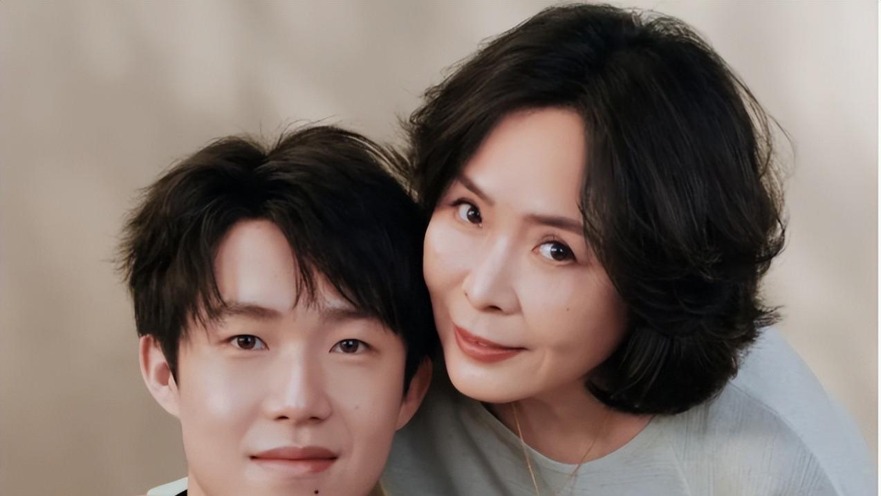 吉大校花到国乒妈妈，53岁任伟的人生，比儿子冠军还精彩