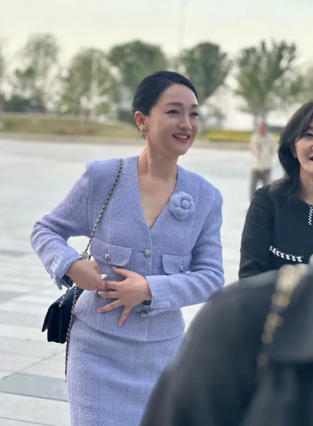 周迅，161cm，最适合穿香奈儿！再找不到更好看的人了！