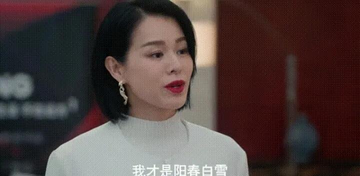 很多香港女明星其实颜值都很普通，不过她们的气质却很不一样。就像照片中的胡杏儿颜值