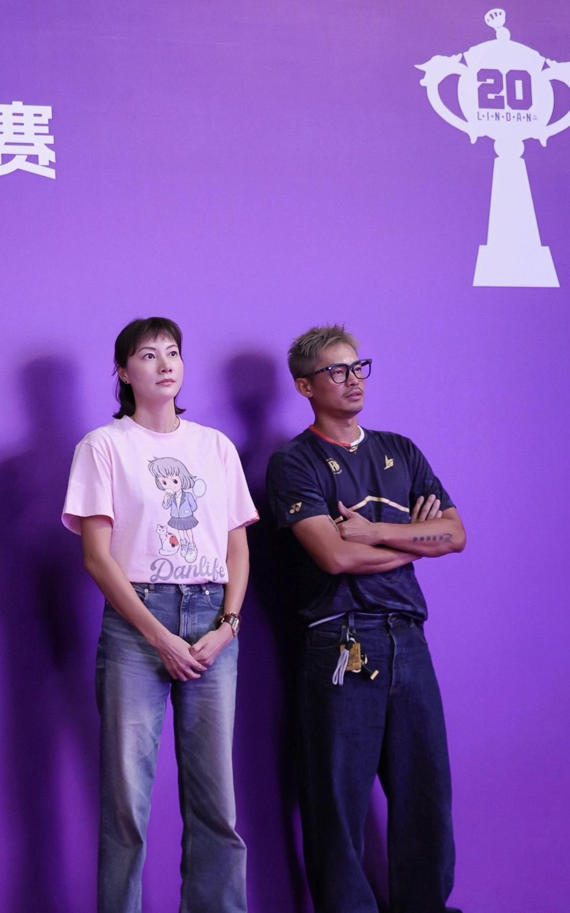 林丹和谢杏芳一起出席活动。站位有点远。看着像是不太熟的样子。
谢杏芳不上相，现实