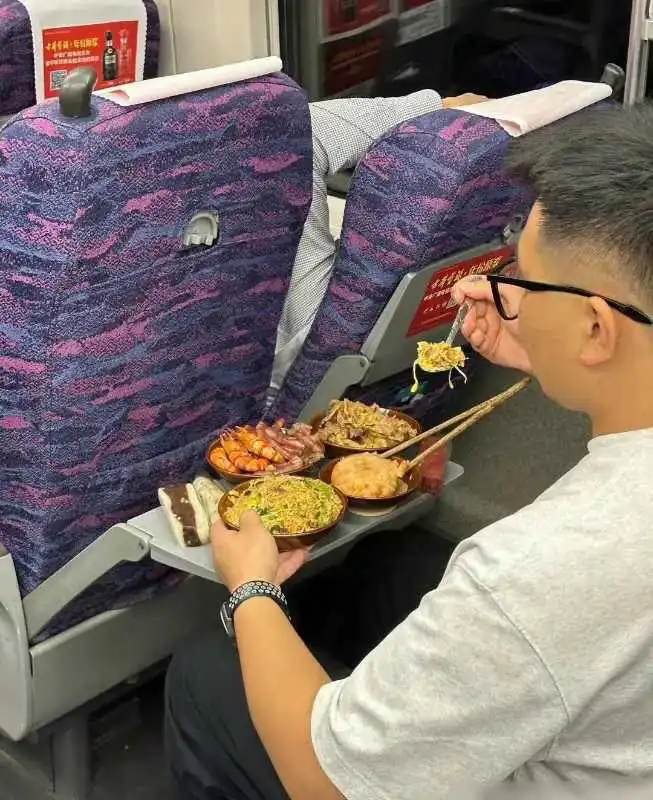 怎么带上去的？这可是高铁啊