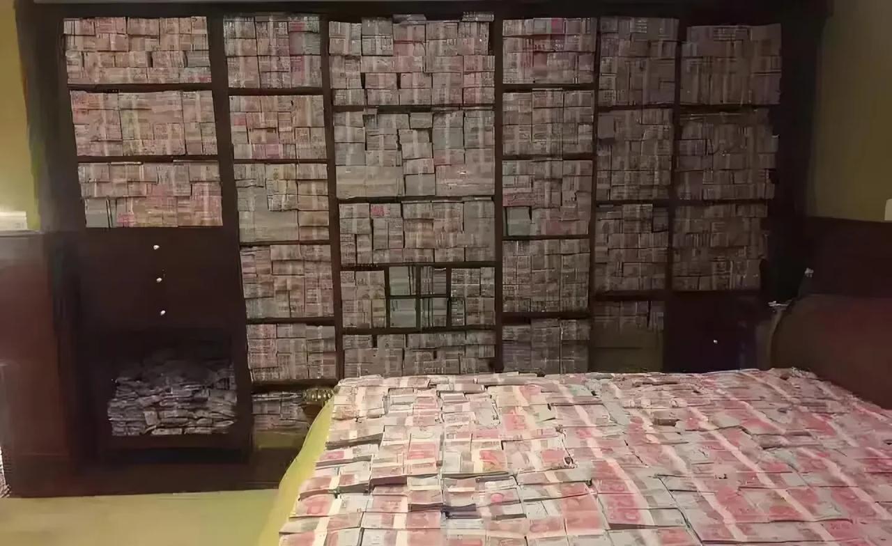 天降横财，财到你家#玄学
在接下来的两天内，将会有2大笔资金到账。只需回复“收到
