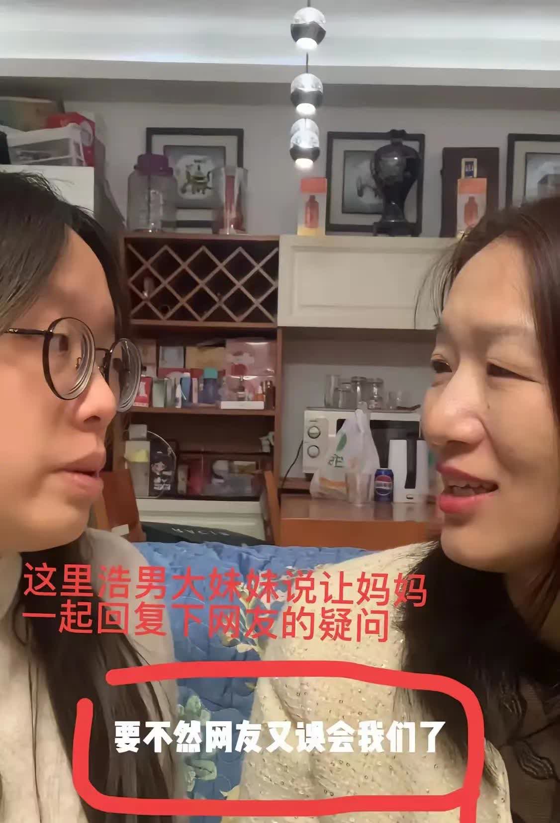 棉袄再漏风，也永远是妈妈的小棉袄。“风光无限时让隐身，枪林弹雨时推出来挡枪”，这