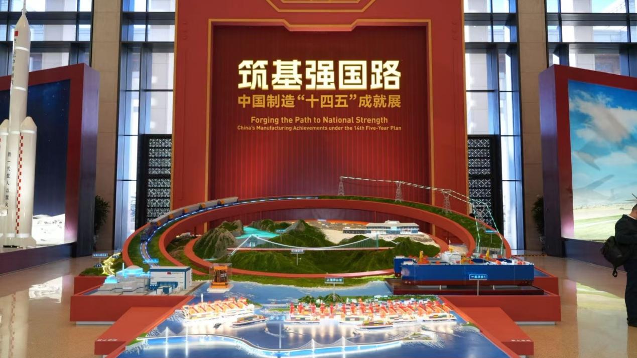 国博“透明拆解”BJ40增程：272件总成件诠释技术底气与文明叙事