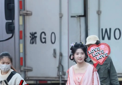 体态真的好差，但可以改，抓紧吧。