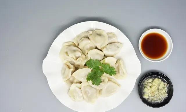 这世界是疯了吗？韩国竟然将饺子外观申请了专利，甚至美国竟然还承认了，滑天下之大稽