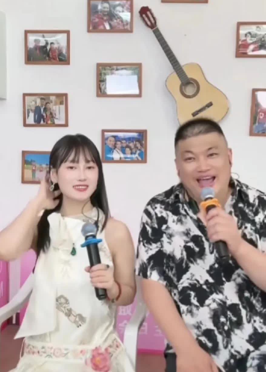 草帽姐夫李超的新搭档，又叫新女友，两人配合默契，感觉老念甜蜜。
不由让人想起草