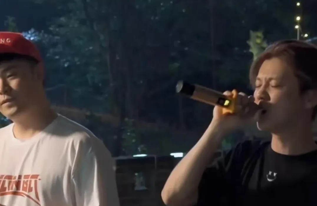 鹿晗的内心其实很苦！
从他在演唱会问出是不是只有他一个人在变老？邓超和陈赫估计已