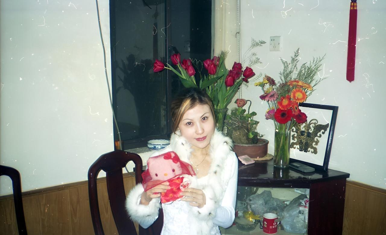 1999年，陪着女同学去看望老师时留下来的照片。