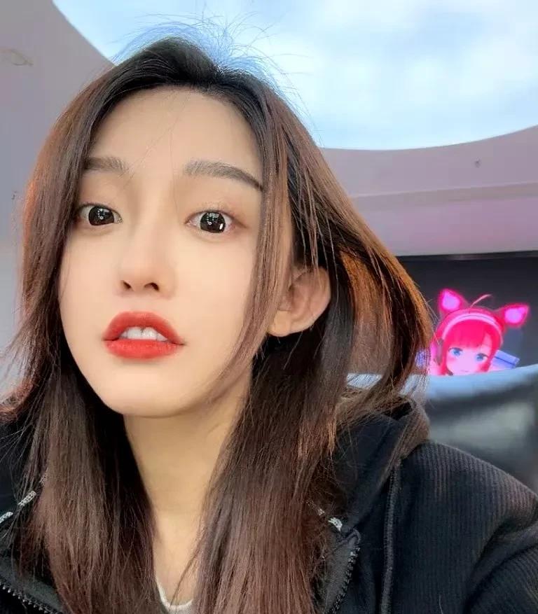 娜美发文：一切都回去了，好像一切都回不去了。