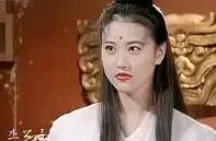 好多人都疑惑，周海媚生病时，为啥不在香港治疗，反倒奔赴北京。
其实，原因不难理解