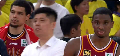 山西队主场输球，山西球迷“闹”不动了。因为他们遇到了北京队这个克星。
北京队周琦